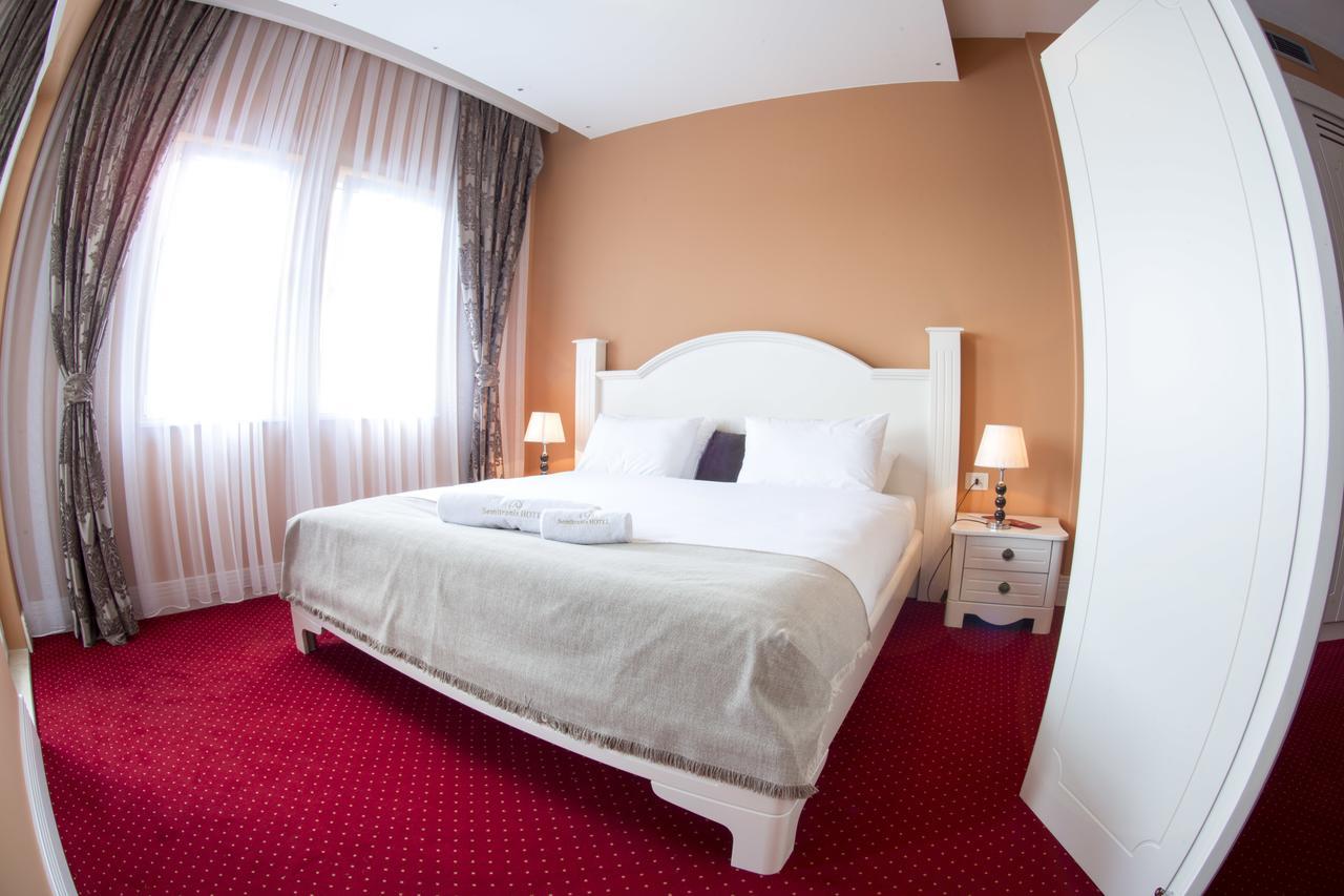 Semitronix Hotel Prishtina Pristina Exteriör bild