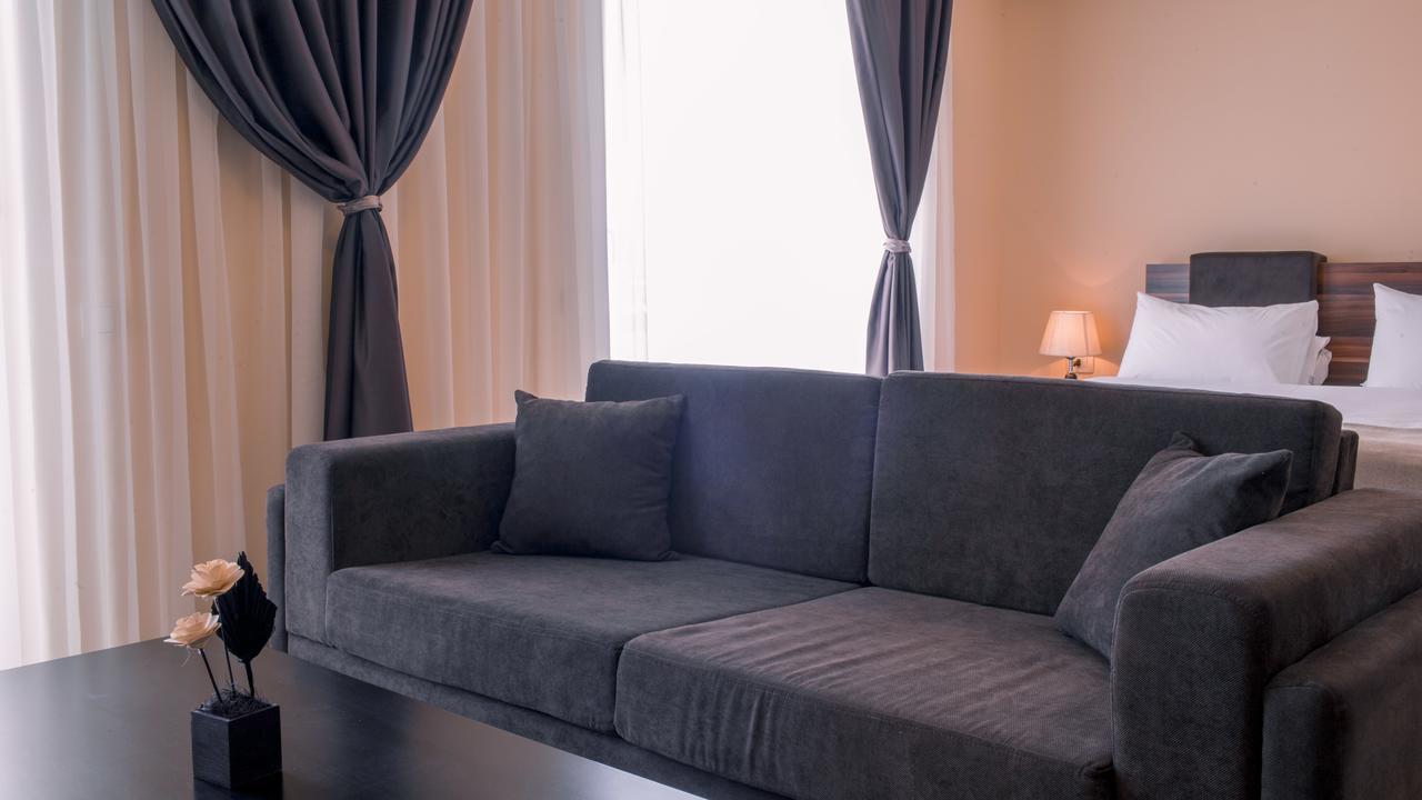 Semitronix Hotel Prishtina Pristina Exteriör bild