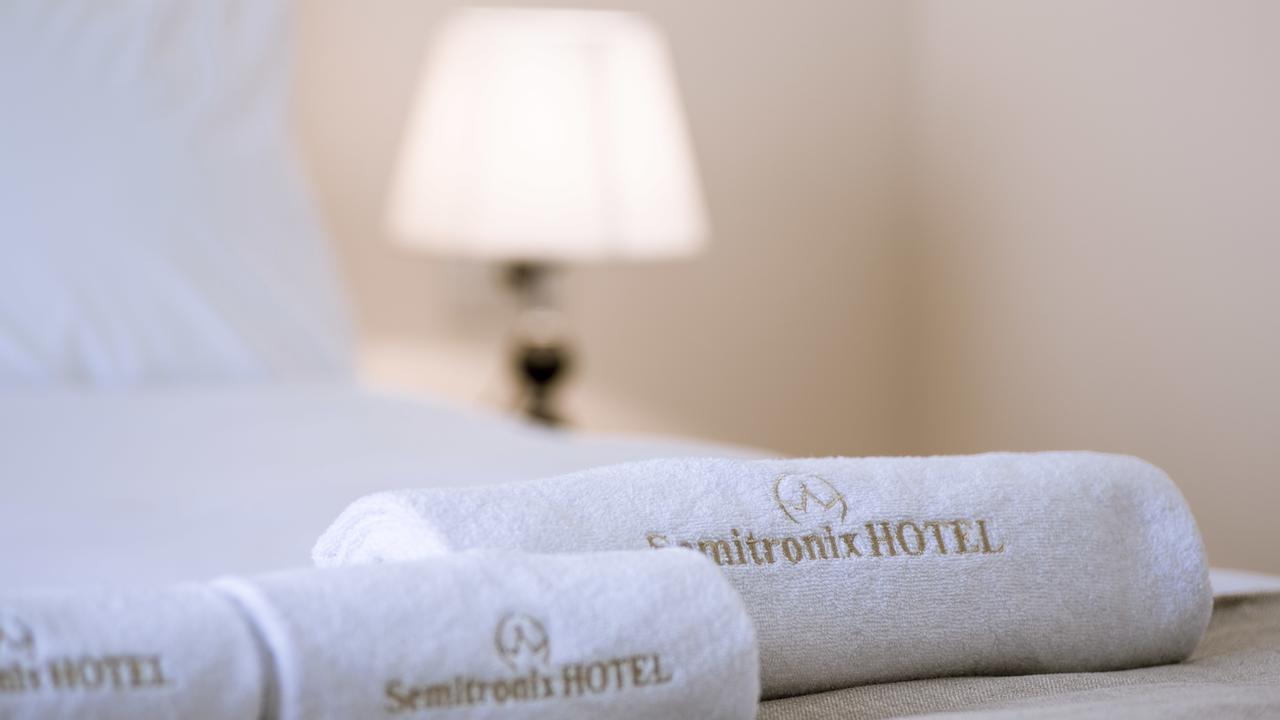 Semitronix Hotel Prishtina Pristina Exteriör bild