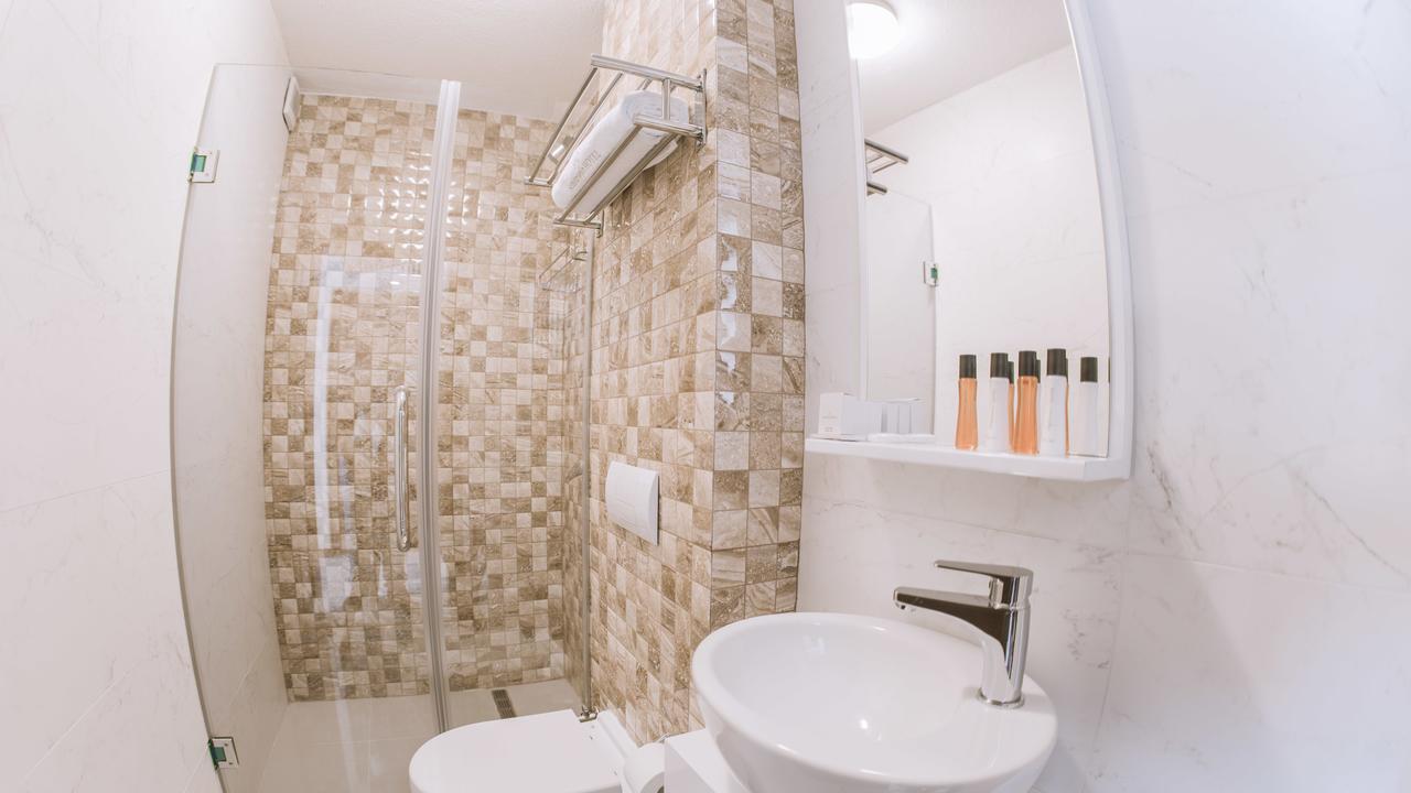 Semitronix Hotel Prishtina Pristina Exteriör bild