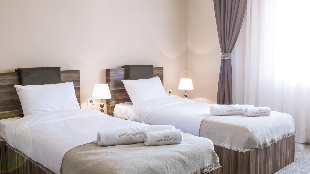 Semitronix Hotel Prishtina Pristina Exteriör bild